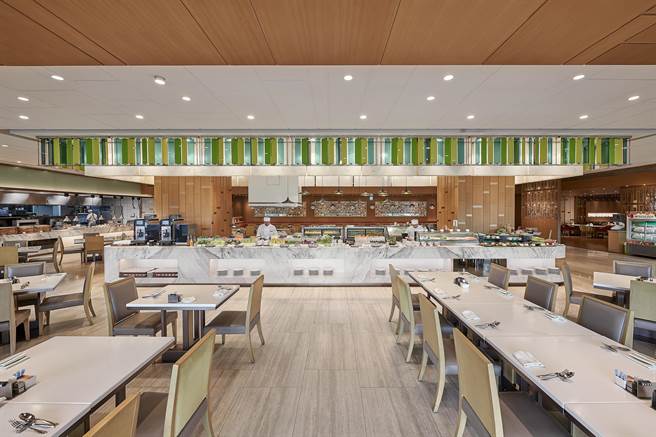 六福萬怡推「好姓運」姓氏筆劃好康優惠，偶數享用敘日吃到飽，四人同行其中一人只要1塊錢。(六福旅遊集團提供)