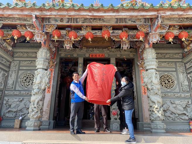 金湖镇公所开放100盏提供民眾登记施放，即日起至2月23日上班时间在2楼社会课受理贩售。（金湖镇公所提供）