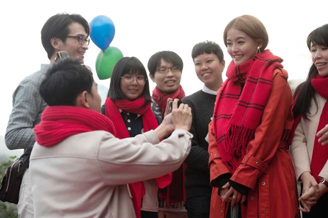 陳謙文劇中向王樂妍求婚成功。（TVBS提供）