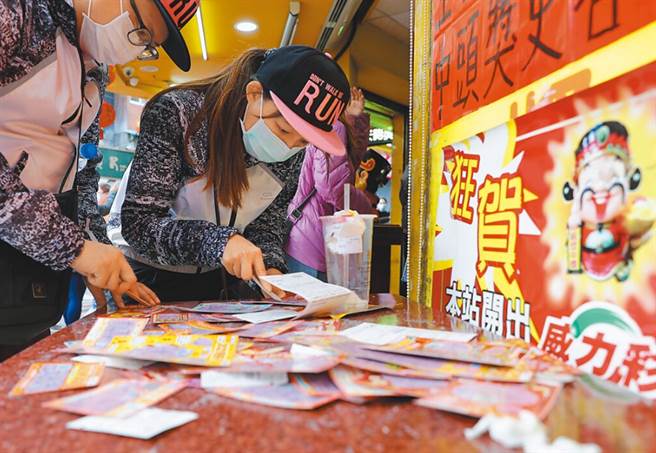 网友分享他因现金带不够，与大奖擦身而过的悲剧。（资料照）