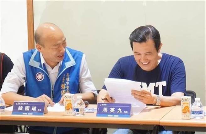 馬英九(右)大年初六跑法院，韓國瑜(左)怒批這是被置之死地的台灣民主。(本報系資料照片)


