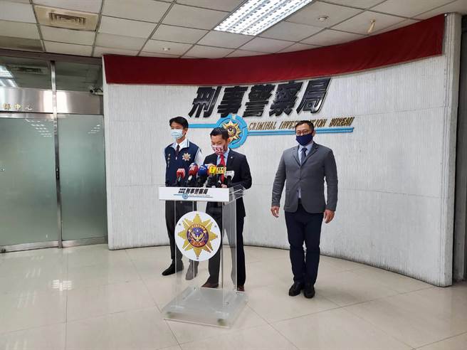 AIT助理安全调查官温伟18日说明台美双方合作成果。(林郁平摄)