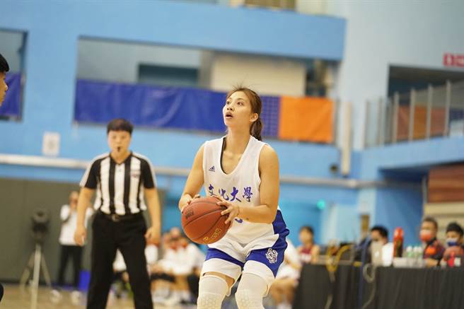 文化徐玉莲全方位表现，拿下23分、8篮板、6助攻、5抄截。（大专体总提供）