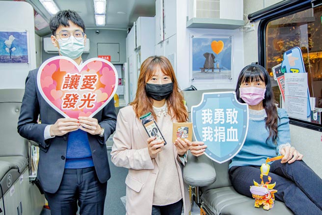 全台血液库存量再拉警报，新光人寿举办「全国捐血活动」邀民眾热血挽袖。图／新寿提供
