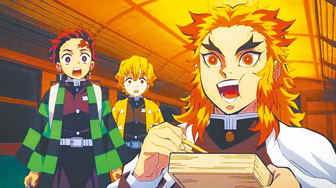 《鬼灭之刃》漫画大卖，也出现许多日本文化面的研究。图为《鬼灭之刃剧场版─无限列车篇》。（木棉花提供）