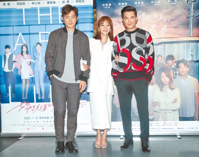 宥胜（左起）、陈意涵、邱泽昨分享农历春节期间的趣事。（卢祎祺摄）