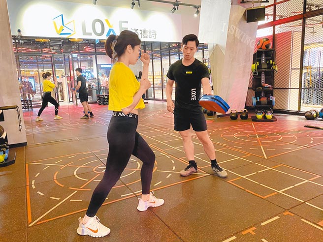 京站在3樓的LOXE主題運動課程將從23日起陸續推出入門拳擊課程、體驗放鬆瑜伽等活動，加入再送補身料理券。（京站提供）
