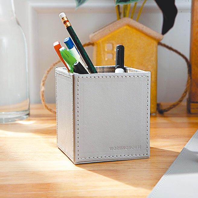 Global Mall屏東市生活工場於21日前推出「格調伯爵系列辦公用具」買1送1優惠。（Global Mall提供）