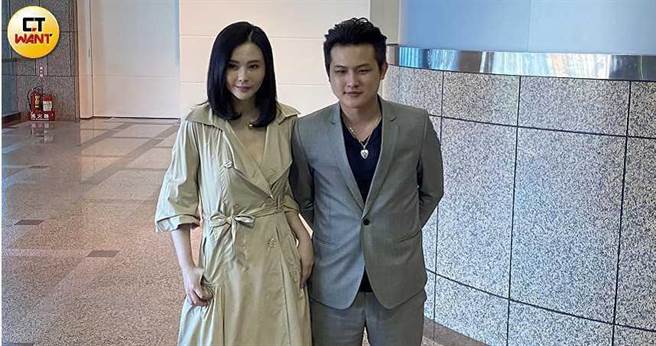 萧淑慎（左）与老公梁轩安。（图／常朝贵摄）