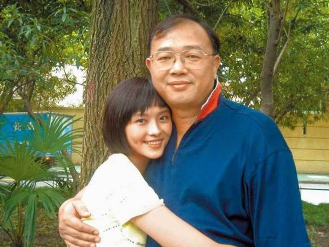 萧淑慎（左）是父亲的掌上明珠。（图／报系资料照）