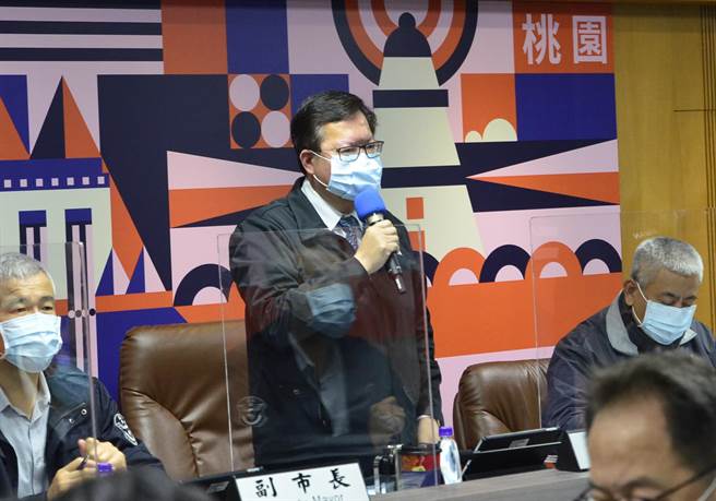桃園市長鄭文燦透露衛福部有疫苗施打評估小組，第一輪優先是專責醫院醫護，20日前要完成造冊報給中央。（賴佑維攝）