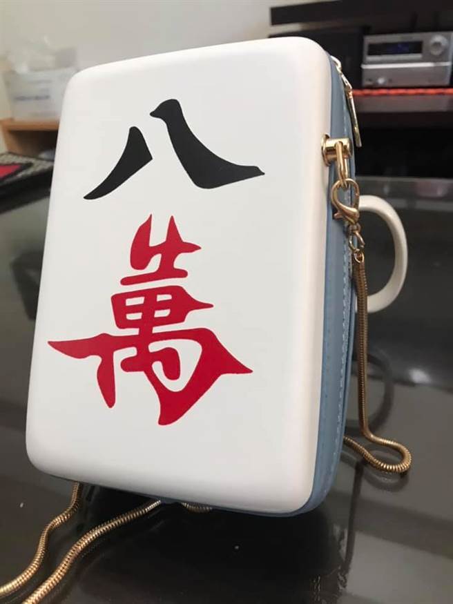 一名男網友送「8萬包包」給女友當生日禮物，結果對方看到後竟不敢背出門。（圖／翻攝自爆廢公社二館）