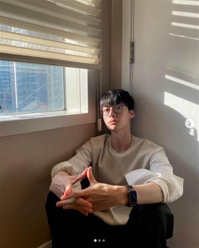 安宰贤成功瘦下来，变得更帅气。（图／IG@安宰贤）