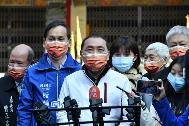 新北市長侯友宜今（19日）上午則表示，一定會按照中央施打的順序，統合中央、地方一起配合，來按照這樣一個順序才不會亂掉。（葉書宏攝）