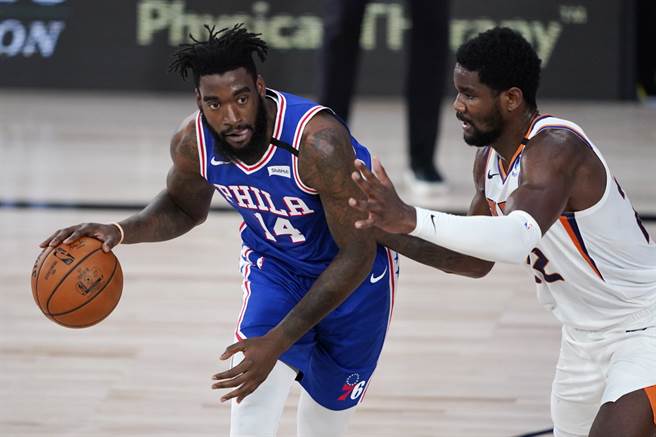 佩爾(左)如今已經7年前來台打球模樣完全不同了。(美聯社)