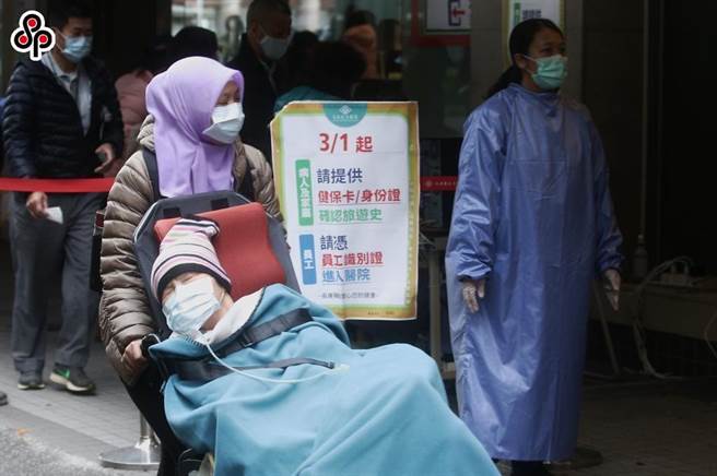 去年年底时，遭发现移工在自主健康管理期间居住品质不佳，甚至睡大通铺，严重违反防疫准则。（报系资料照）