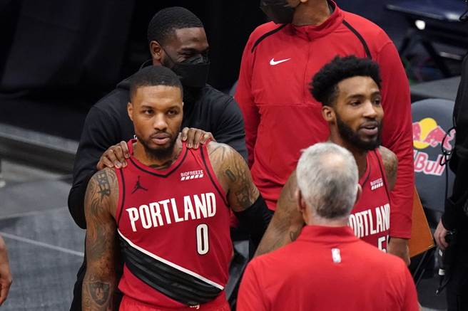 利拉德(左)無緣今年全明星賽先發，不少媒體與球員都替他喊冤。(美聯社)