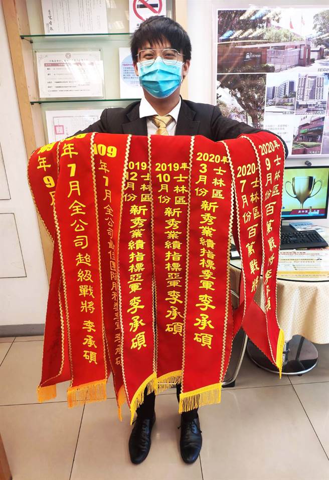 李承碩進入永慶房屋後積極經營每一位客戶，獲得許多肯定。(圖/永慶房屋提供)