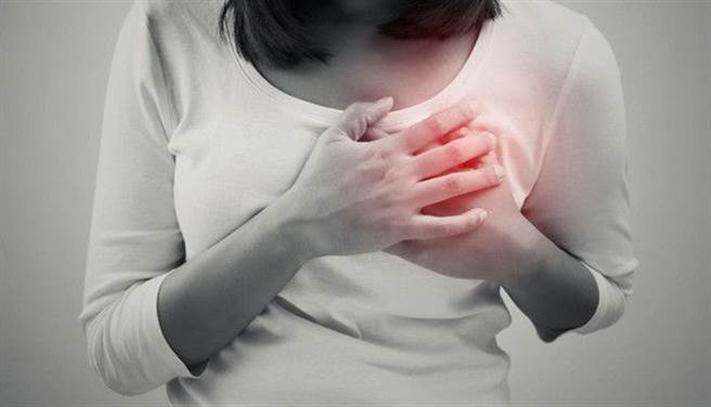 部分妇女接种新冠疫苗后淋巴结肿痛，与乳癌肿块相当类似，恐产生误诊风险。(示意图/Shutterstock）