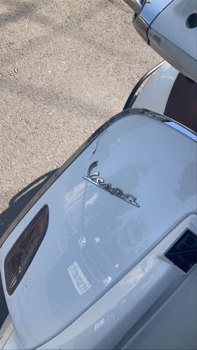 阿伯突然竄出讓原PO來不及閃避，兩台摩托車就這樣撞上了。(圖取自爆怨公社)