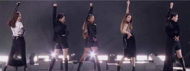 那英和组员为舞台设计有分歧，让她一度气哭。(图/ 摘自微博)