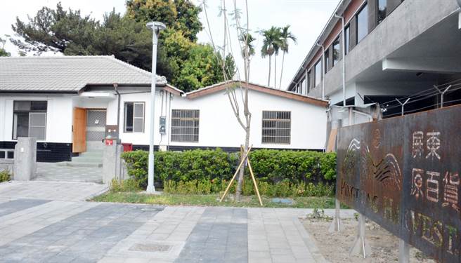 鄰近屏東市勝利星村的屏東原百貨，預計在母親節前夕熱鬧開幕。（林和生攝）