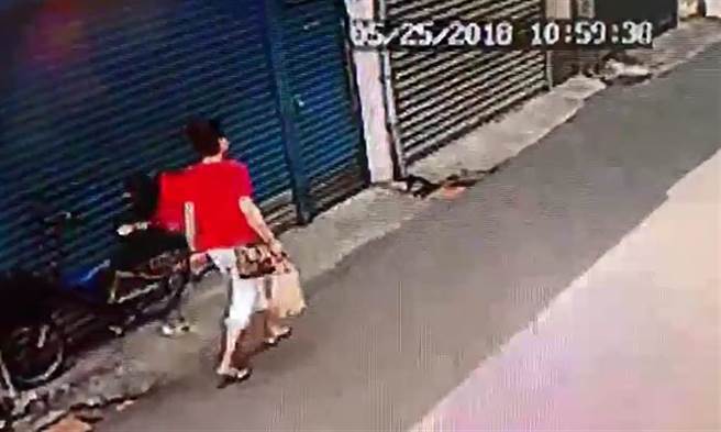 惨遭杀害的简姓妇人最后身影。(图/中天提供)