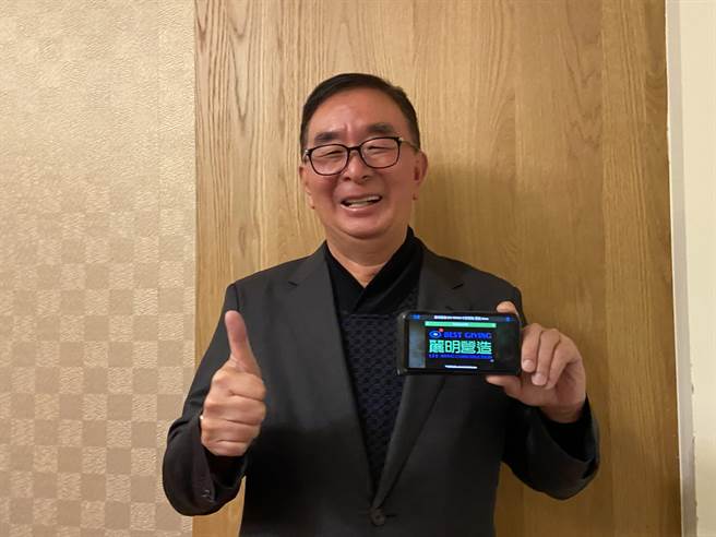 丽明营造董事长吴春山表示，丽明获AECO产业BSI BIM风筝标志认证，推动产业共好，以科技协助工程，品质更精准。（卢金足摄）