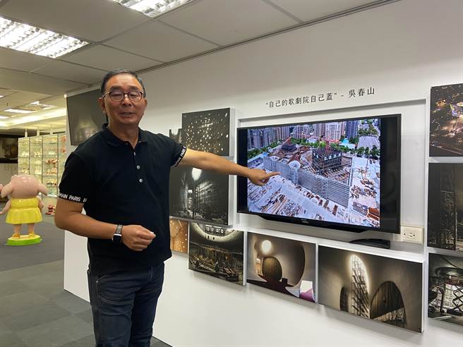 丽明营造董事长吴春山完成世界级指标建案台中国家歌剧院，施工过程导入科技，设计、施作及后续维修，查询全部无纸化。（卢金足摄）