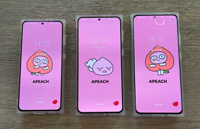 Kakao Friends S21系列专属保护壳，动画会随日夜而改变。（黄慧雯摄）
