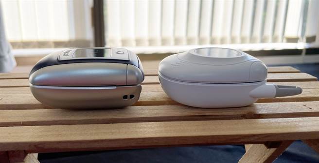 Galaxy Buds Pro復古AnyCall保护壳有预留充电孔空间，还有吊饰孔设计。（黄慧雯摄）
