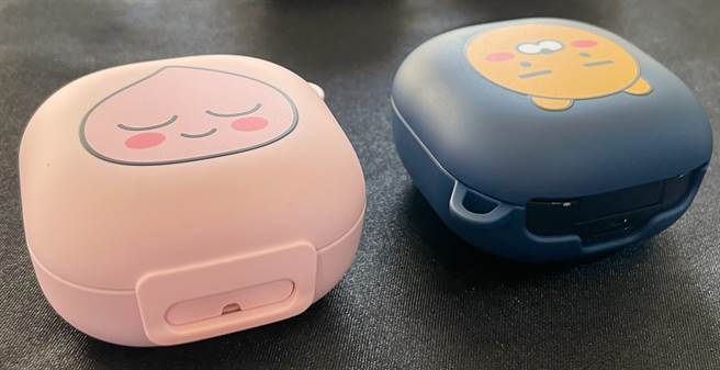 Kakao Friends Galaxy Buds Pro保护壳硅胶款式有卡榫可扣紧（透明款没有）。（黄慧雯摄）
