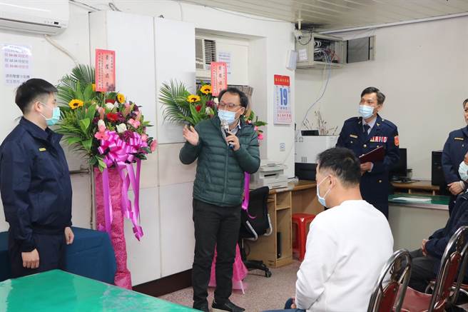 新北市瑞芳警分局今（19日）办理瑞芳派出所、双溪分驻所及贡寮分驻所等3个分驻、派出所所长布达典礼。（瑞芳警分局提供）