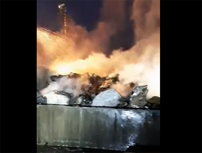 屏东里港工业区工厂大火 浓烟猛窜、呛鼻异味扩散（翻摄 脸书社团 屏东人新闻）