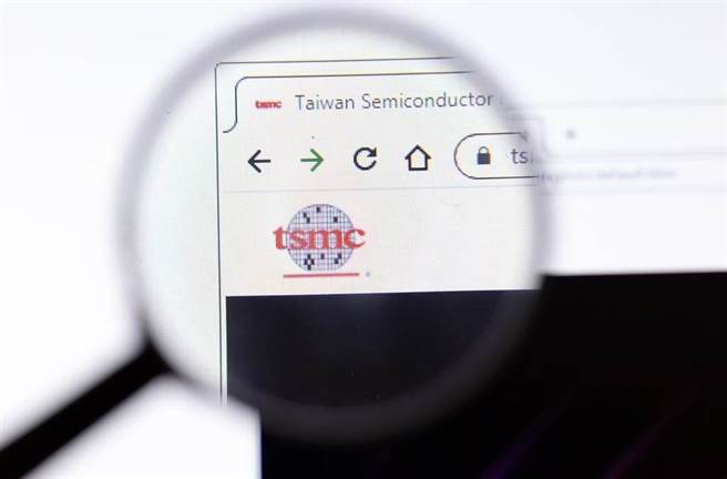 全球晶圓代工龍頭台積電產能滿載，其他晶圓代工廠也在原本客戶拉貨，加上車用晶片荒，讓整個半導體產能塞爆。(圖/達志影像)