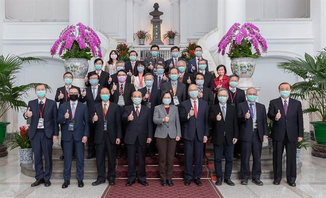 蔡英文总统接见2020「国家生技医疗品质奖」代表。图／生策会提供