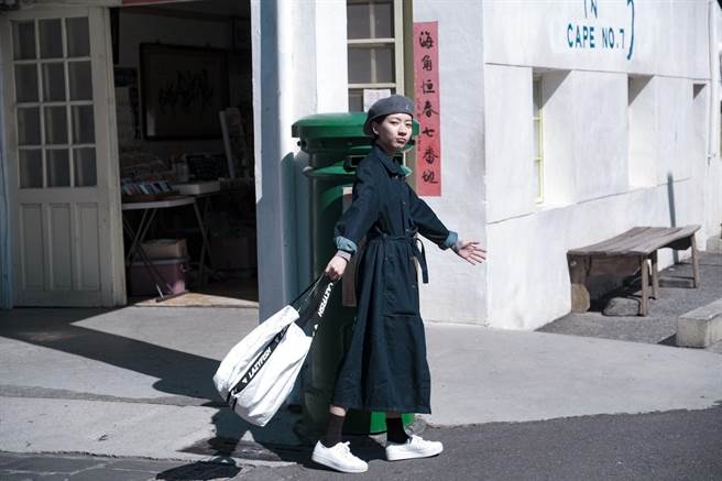 陳妤日前赴墾丁拍攝廣告。（LAZYFISH提供）