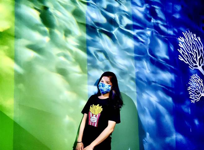 屏东海生馆配合「海洋本色」活动所推出的8款独家Q萌海洋系口罩，因色系粉嫩梦幻又可爱，在春节假期造成轰动。（谢佳潾摄）