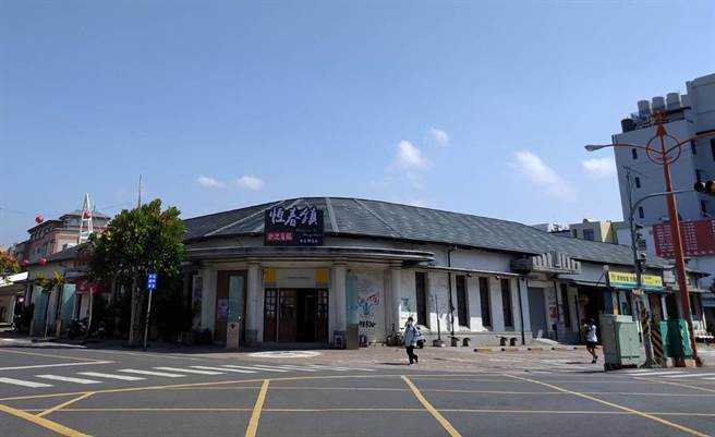 恒春转运站现址为日据时期的「恒春公会堂」，经屏县府认定有歷史建筑价值并列册追踪，但镇公所至今13年未申请登录文资。（谢佳潾摄）