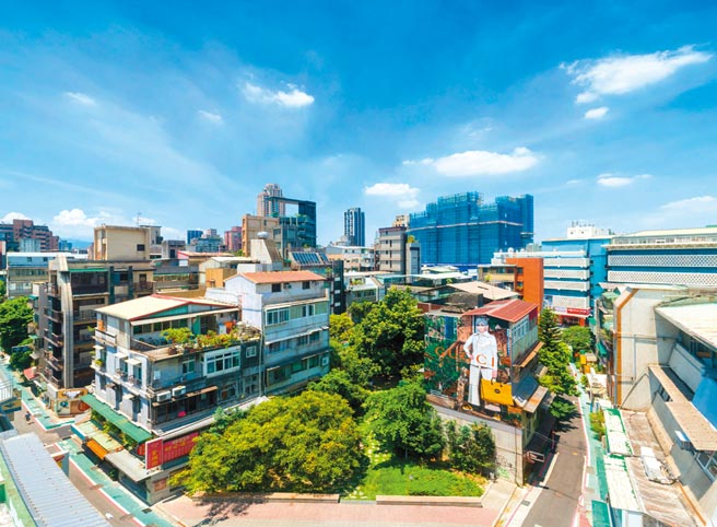 位于永康商圈的「永康丽庄」为全世界第六面GUCCI Art Wall彩绘的老屋改建。图／信义房屋提供