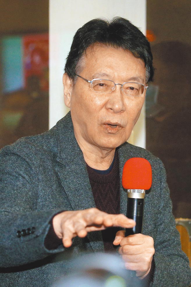 國民黨聘趙少康為中評委，NCC表示，將對趙依《廣播電視法》調查是否違法。趙少康揶揄NCC「黨政軍才應該退出NCC」。（黃世麒攝）