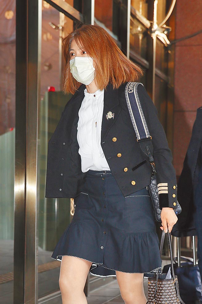 公惩会前委员长石木钦告司法院长许宗力等人诬告，台北地院18日首开庭，石委托律师廖芳萱（图）出庭。（杜宜谙摄）