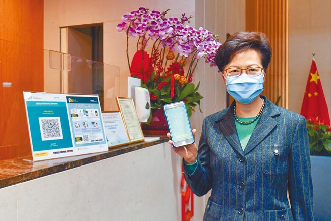 首批100萬劑中國科興新冠疫苗今運抵香港。特首林鄭月娥昨在臉書發文稱，她將接種科興滅活疫苗。（中新社）