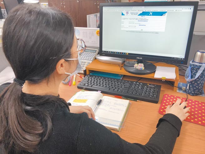 桃连区高中职免试入学试模拟分发结果18日出炉，因尚未开学，学生都在家查榜，开学后学校将作适性辅导，协助学子适性升学。（蔡依珍摄）