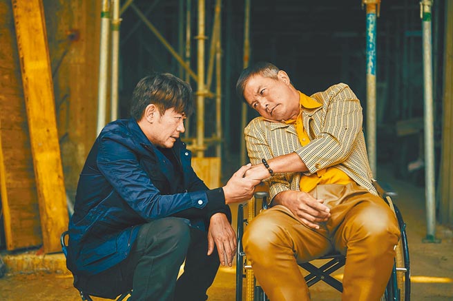 李銘順（右）與柯叔元在《做工的人》展現精湛演技，讓觀眾印象深刻。（大慕影藝提供）