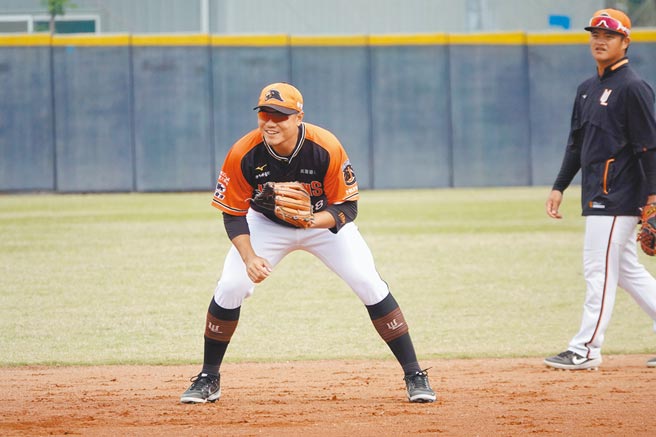 统一狮外野手郑铠文。（毛琬婷摄）