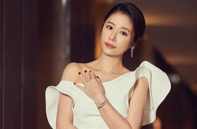 林心如在瓊瑤電視劇《還珠格格》扮演紫薇格格一角走紅。（圖／loveruby_official IG）