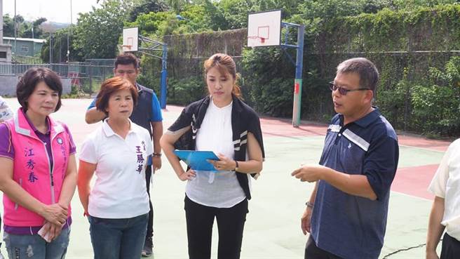 國民黨立委許淑華親赴南投國中視察。（圖／取自許淑華臉書）