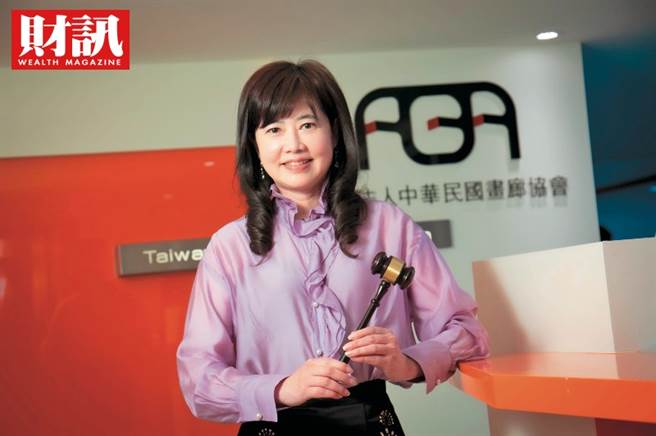 从政治幕僚到艺坛最前线！拍卖女王有侠风  游文玫的发迹传奇。(图/财讯提供)