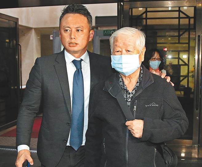 退役少将岳志忠不顾妻阻止4度赴陆接受招待，2同袍还遭软禁。(中时资料库)